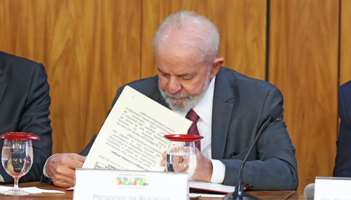  Lula veta lei que reconhece estágio como experiência profissional 